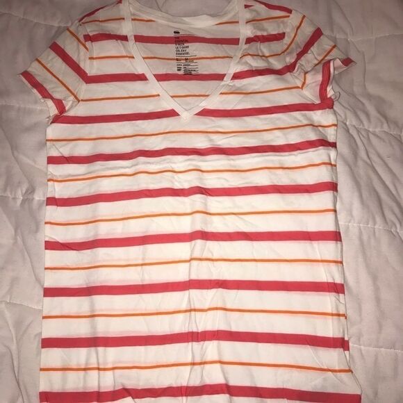 NWOT Gap T-shirt   - Picture 1 of 3